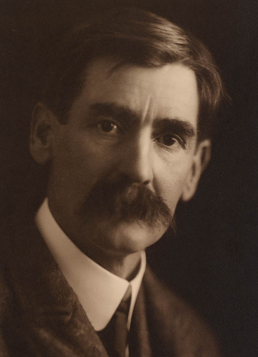  Studio Portrait of Henry Lawson, ca. 1915, by May Moore. Mitchell Library- State Library of New South Wales, PXA 1559 Item 122f 